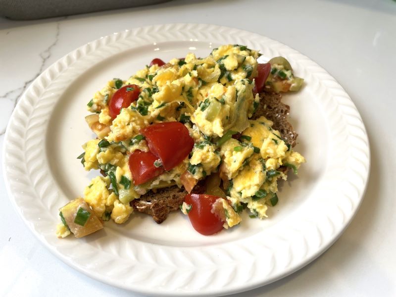 brown bread with cheddar cheese and chive eggs