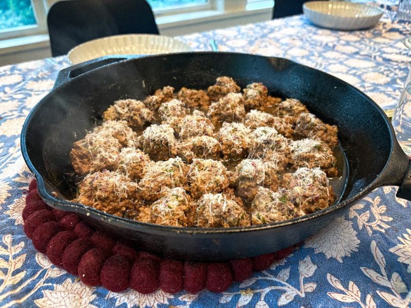 Tiny meatballs with cheese and white wine lemon sauce